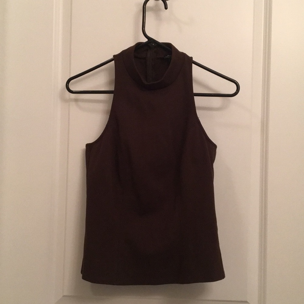 Low Turtleneck Sleeveless Top